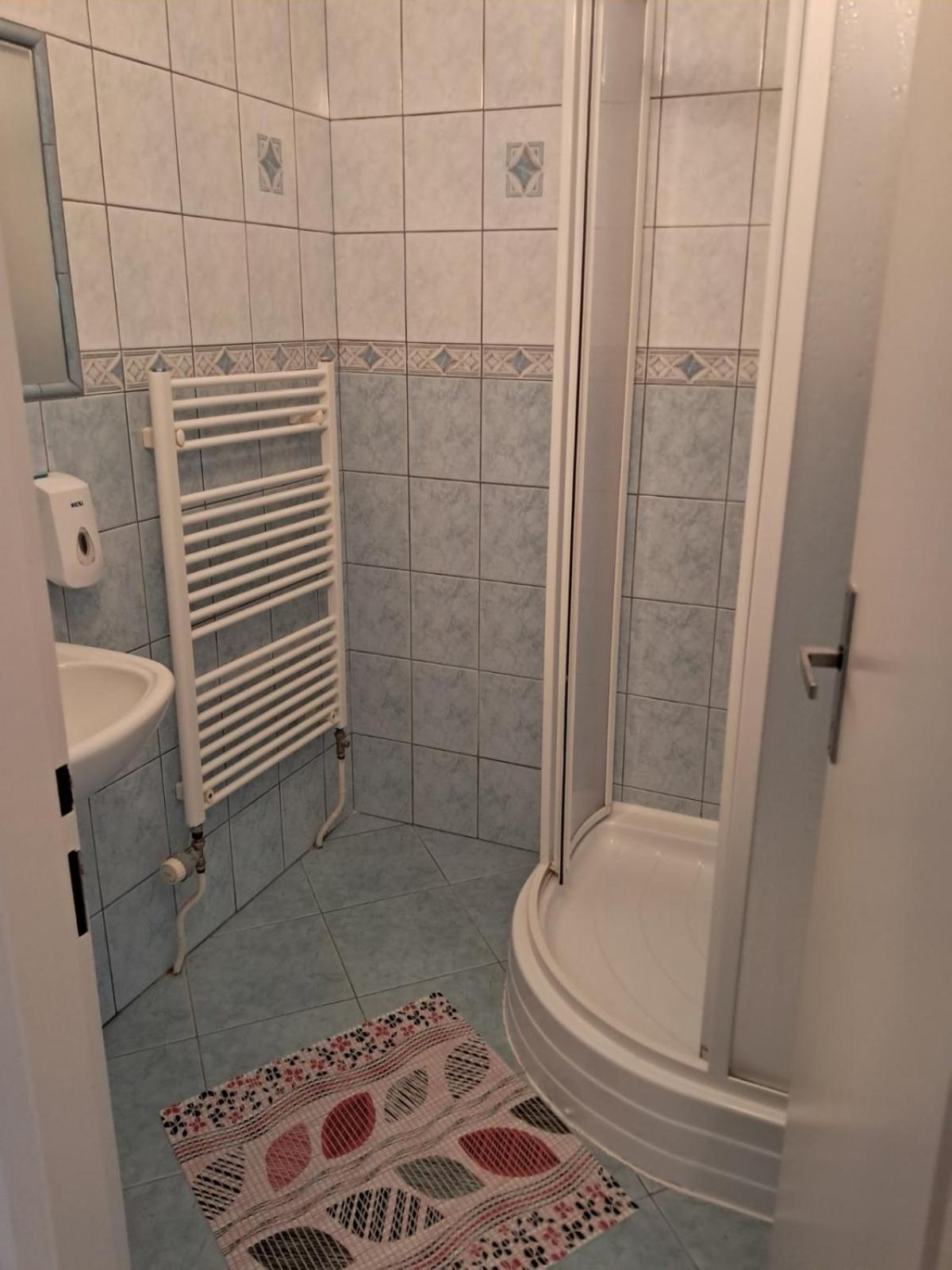 بيت شباب Sd Urbankova 2 كَشّا المظهر الخارجي الصورة